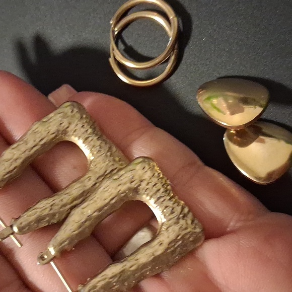 Beautiful Well Made Vintage Gold Hoop and Drop Earrings Set. - Picture 7 of 8